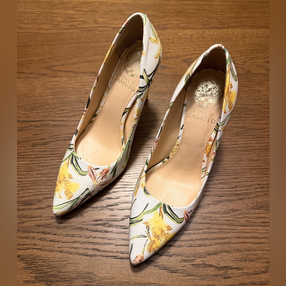 NWB Vince Camuto White Pointed Toe Pumps with Yellow Floral Accents